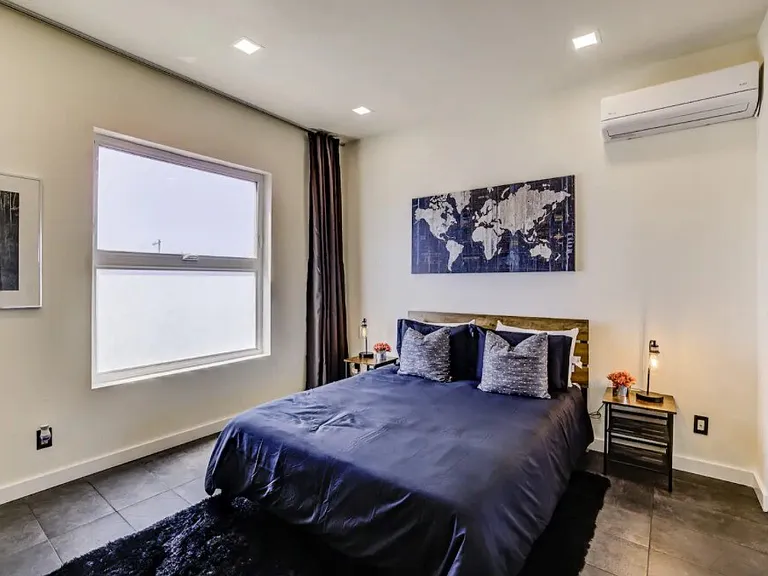 2335 Market St — Photo 14