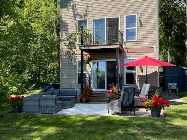 6250 Buckshore Dr, Whitmore Lake, MI 48189