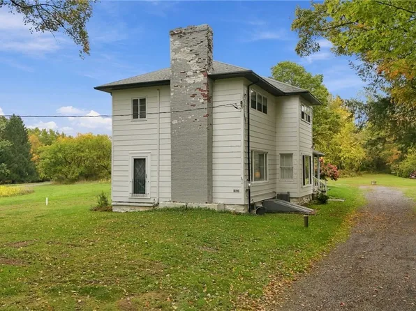 1822 Grover Rd, East Aurora, NY 14052