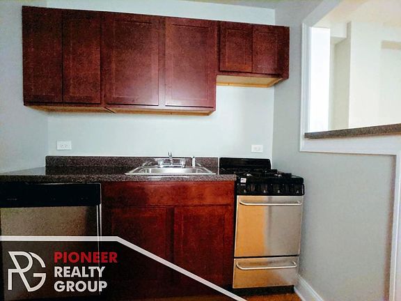 3rd image of 1347 N Dearborn St APT 604