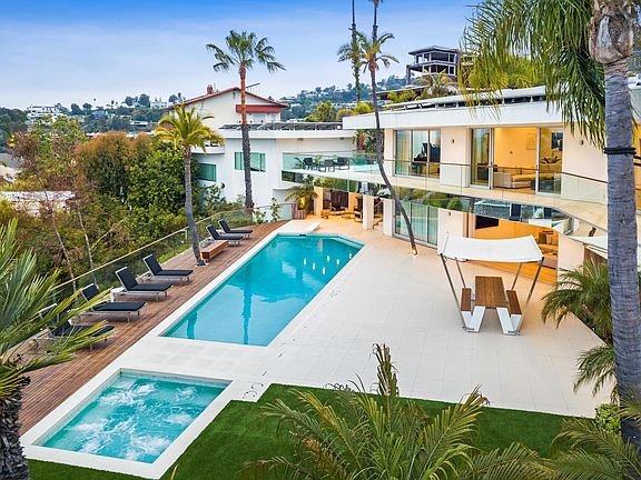 Sparkling pool and jacuzzi bringing everyone together.