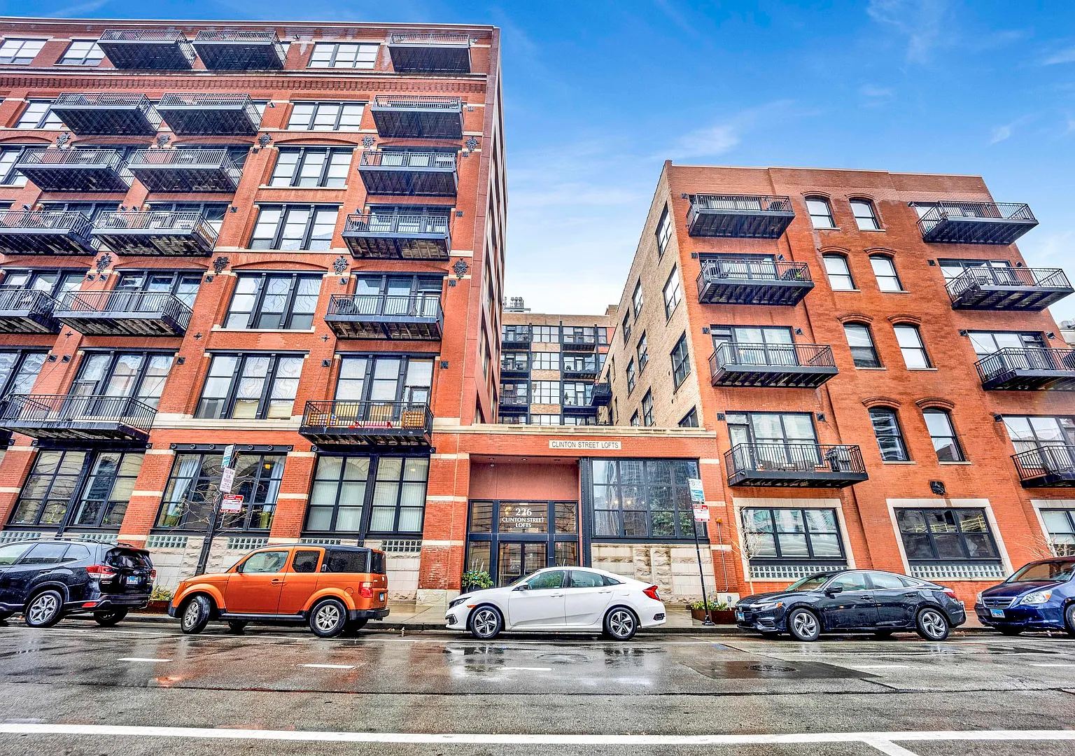 1 bed, 800 sqft, $2,400 — Photo 1