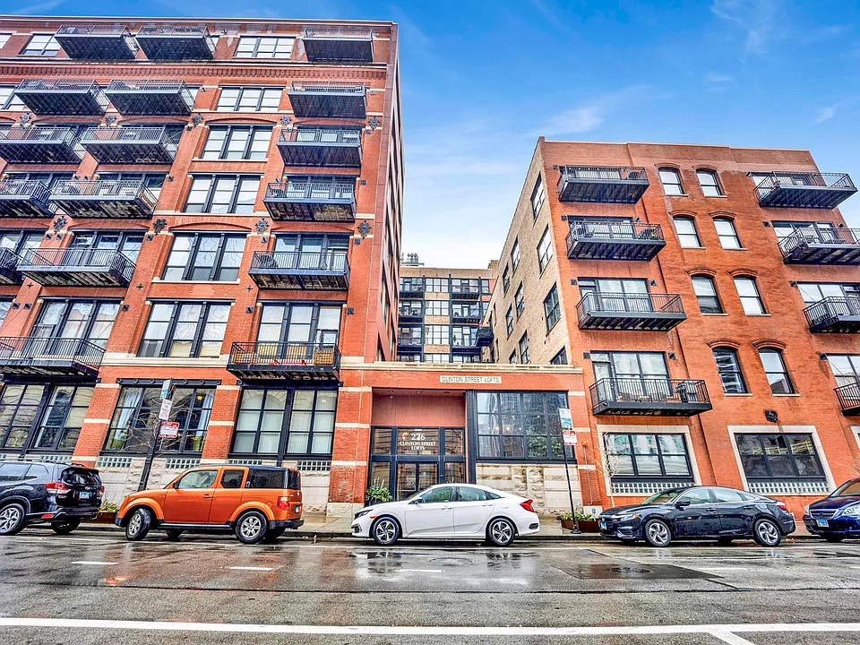 226 N Clinton St #723