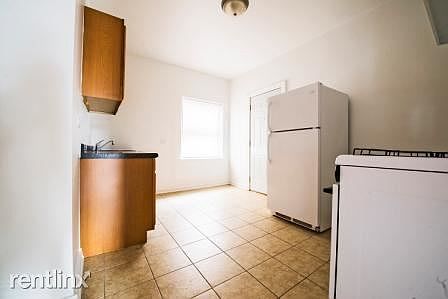 8159 S Drexel Blvd Apartments Chicago Kitchen_01