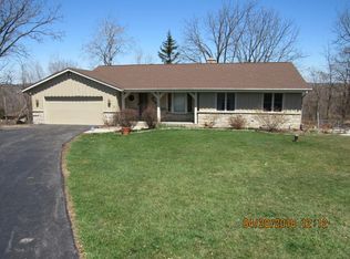 5555 S Oxford Dr, New Berlin, WI 53146