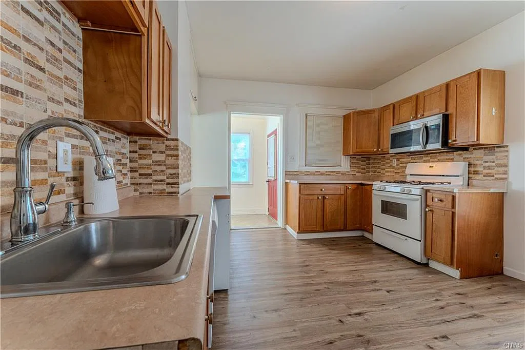 4 bed, 1440 sqft, $1,995 — Photo 2