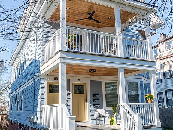 Beautiful 2nd Floor Deck