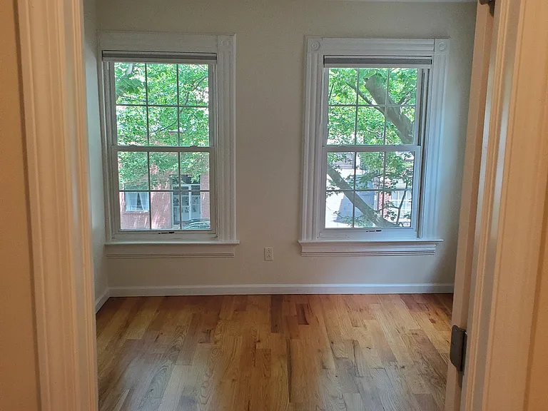 8 Edwards St — Photo 10