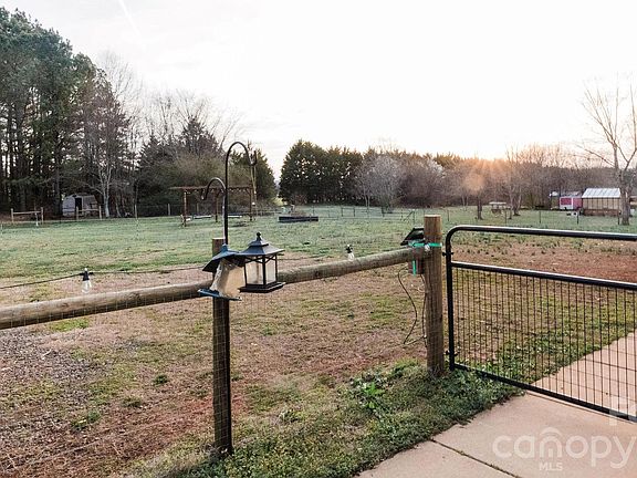 3rd image of 3237 Evondale Rd