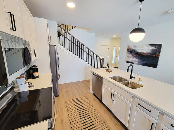 903 NW Black Twig Cir #1049