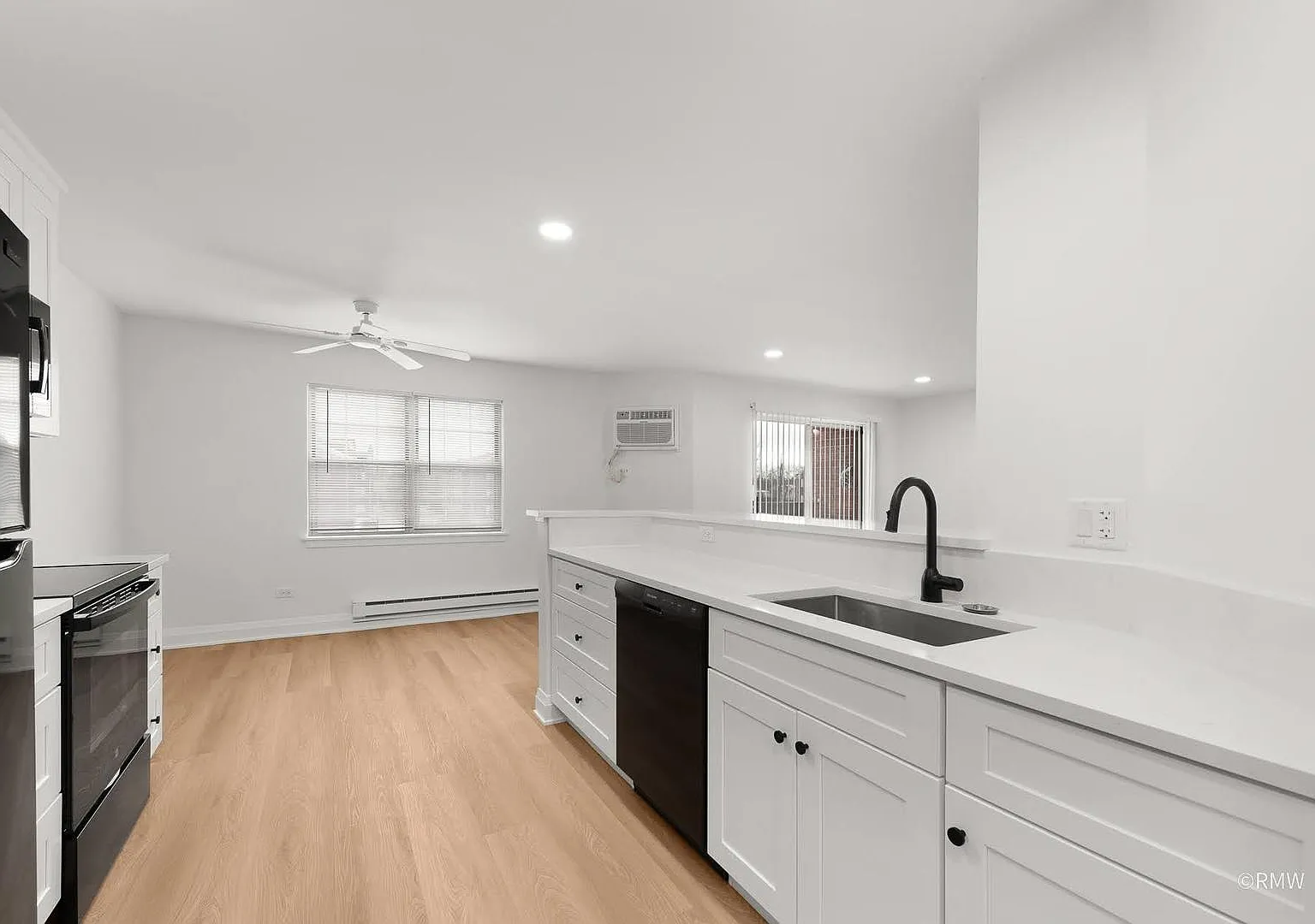 2 bed, 1075 sqft, $2,299 — Photo 2