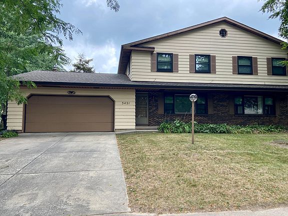 Attached 2 Car Garage