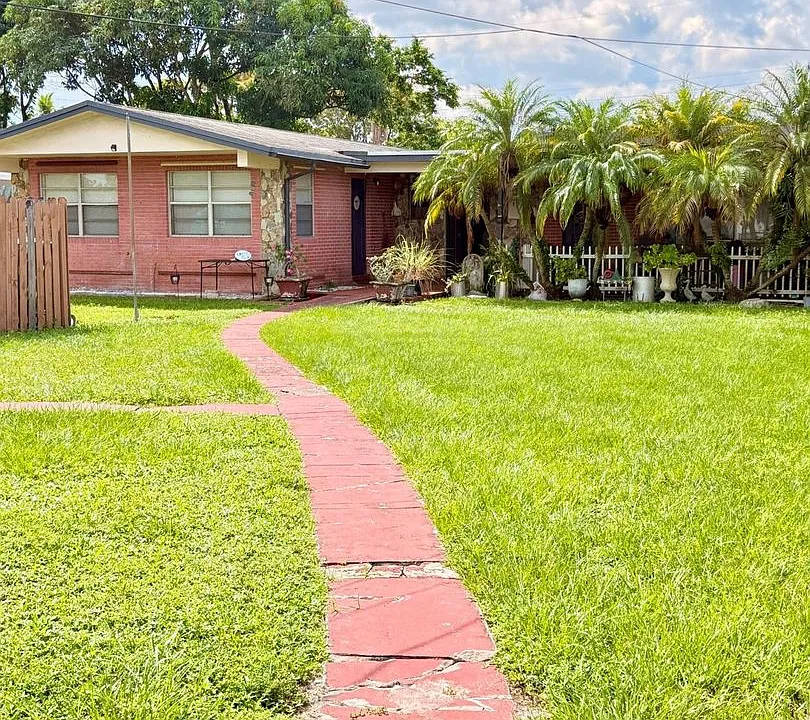 4088 SW 51 ST
