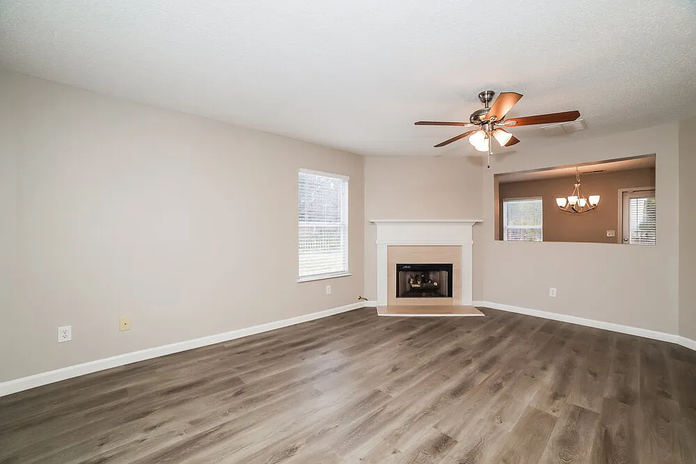 4 bed, 3.0 bath, 2028 sqft, $2,910 — Photo 4