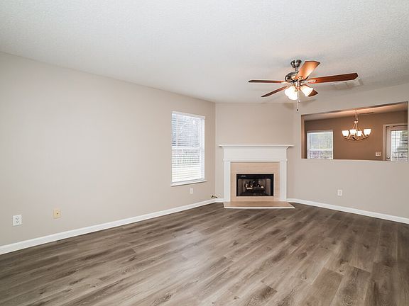 4th image of 1036 Sycamore Ln
