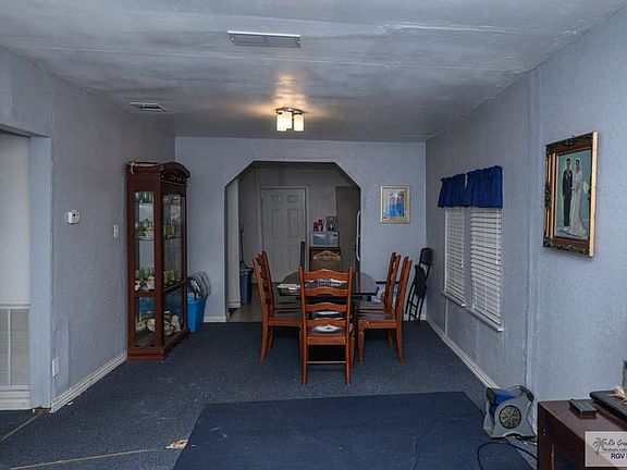 3rd image of 390 Diana St