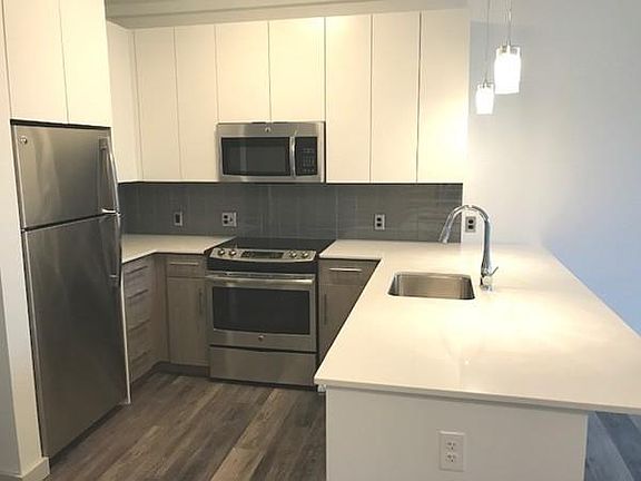2nd image of 180 Telford St Unit 212