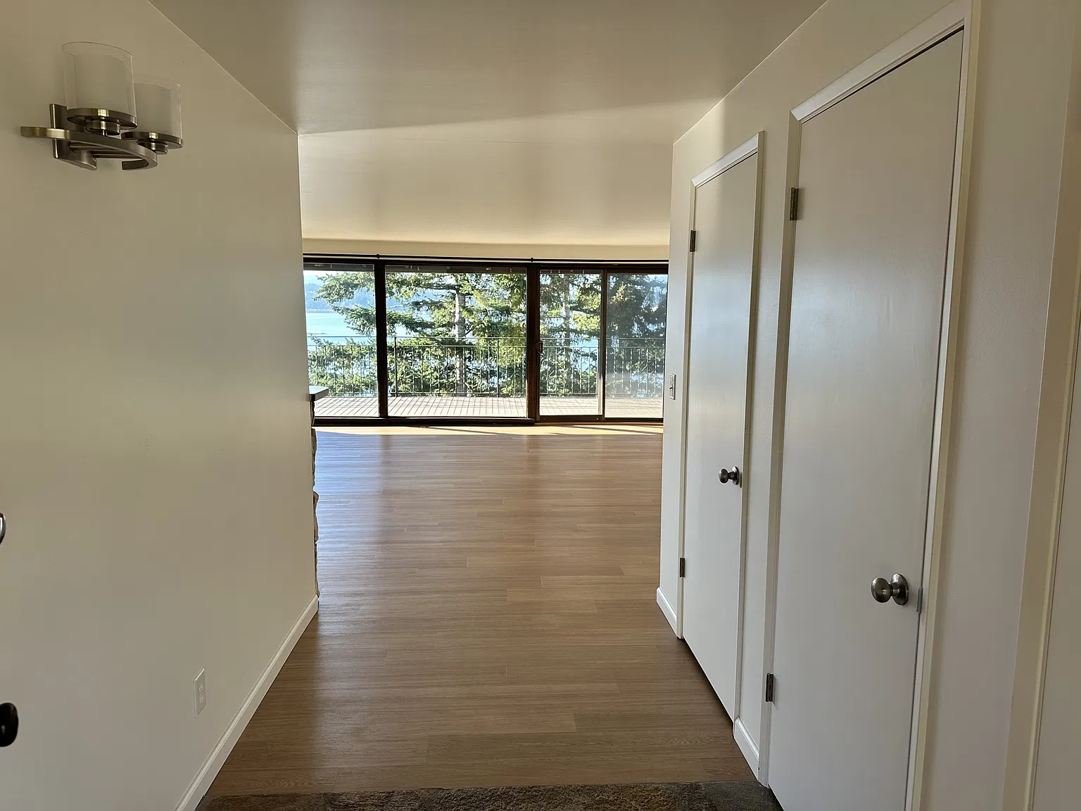 214 - 220 Farragut Ave N - 214 — Photo 2
