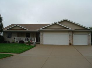 1102 Sheridan Ct, Sergeant Bluff, IA 51054