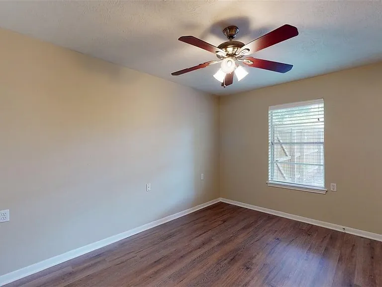 1724 Boardwalk Ct — Photo 14