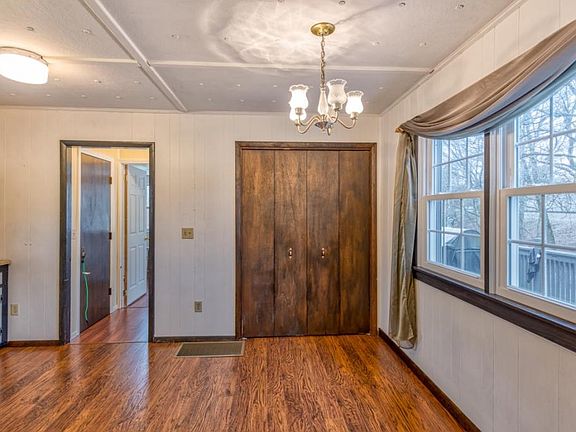 5th image of 187 Hilltop Dr