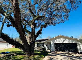 108 Creek Bend Ln, Columbus, TX 78934