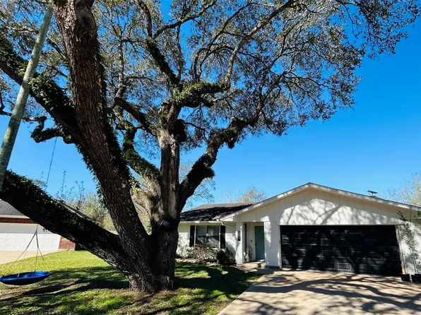 108 Creek Bend Ln, Columbus, TX 78934