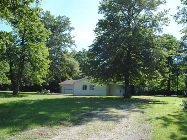 3372 Deerfield Rd, Clinton, IL 61727
