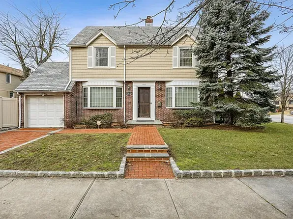 17929 Kildare Rd, Jamaica, NY 11432