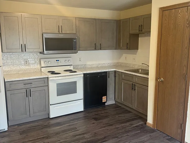 111 Wiggins St — Photo 7