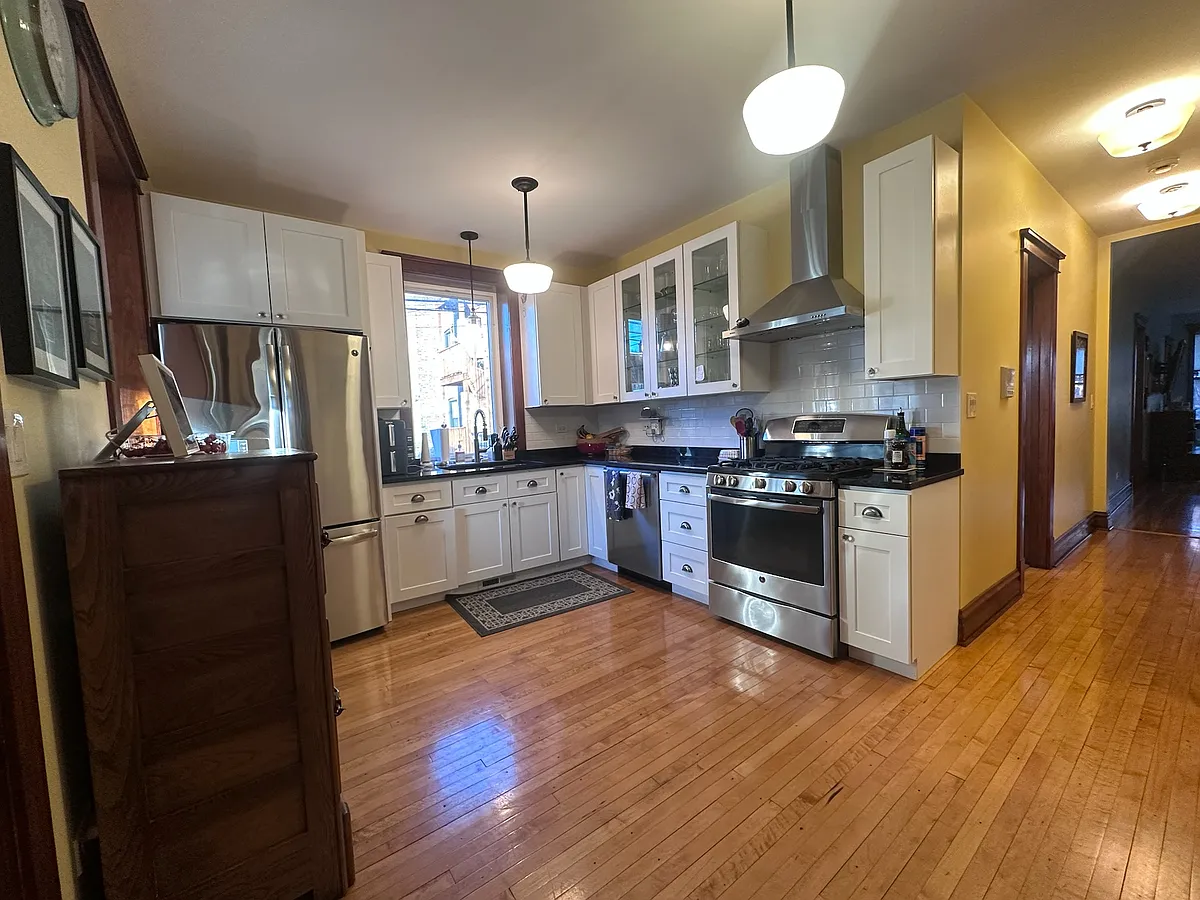 Kitchen - 3542 N Oakley Ave #1