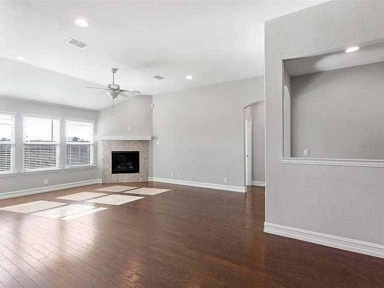 2904 Redbud Ln — Photo 9
