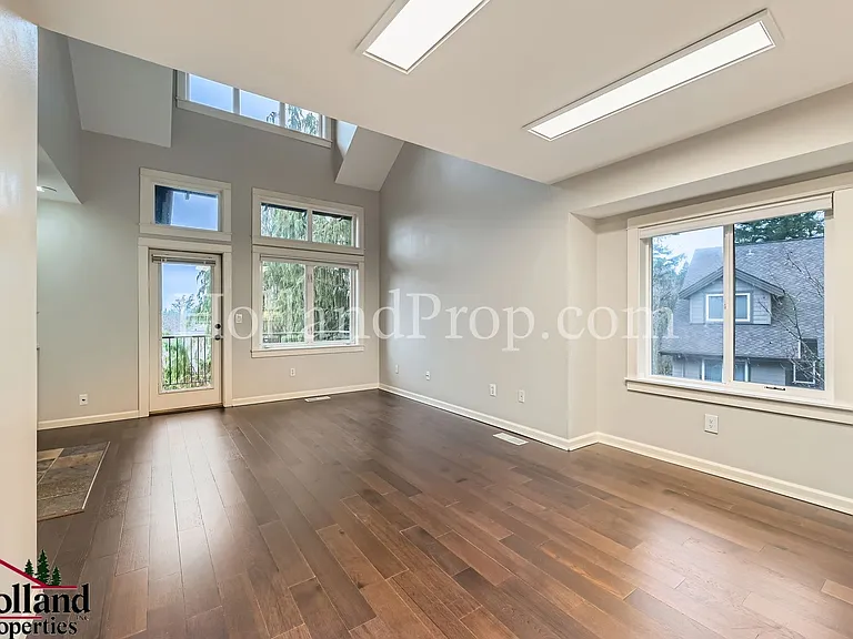 10250 NW Village Heights Dr — Photo 5