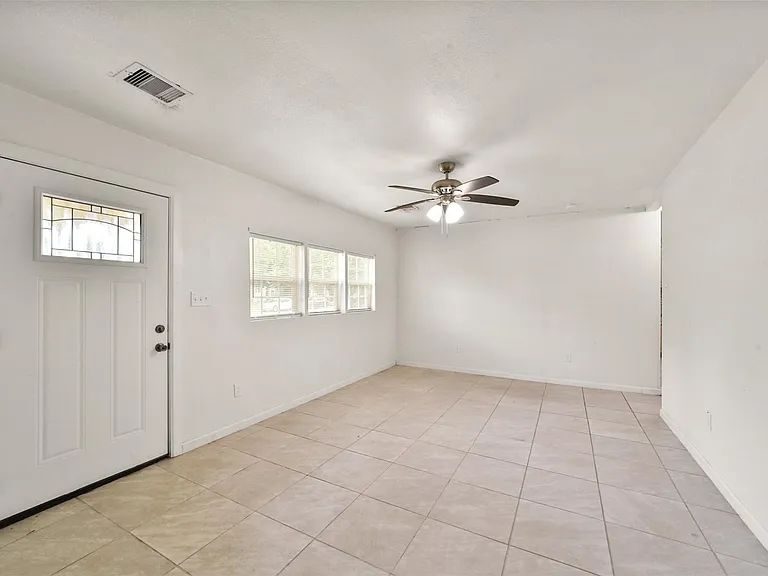 214 Schilling St — Photo 5