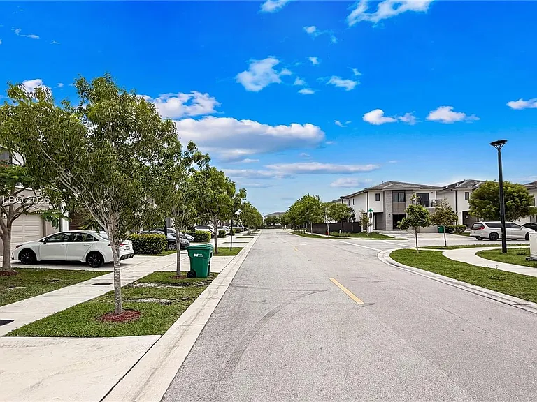 229 NW 12th Ct — Photo 33