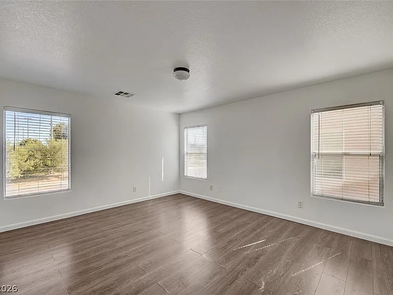 5672 Park City Ave — Photo 11