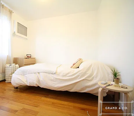 Rented by Grand & Co. | media 4