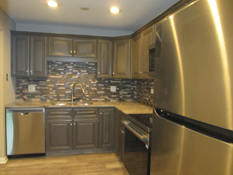 800 Brook Dr #6 — Photo 8