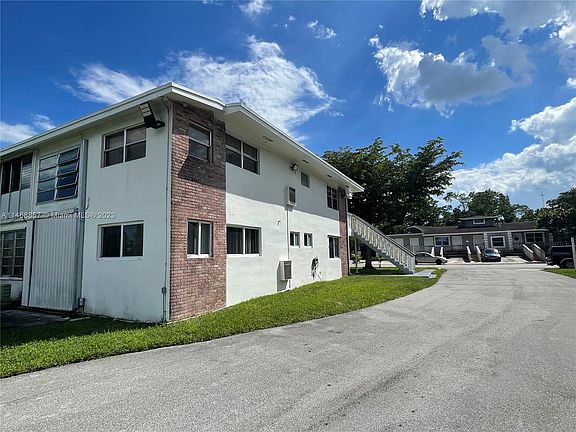 4th image of 101 NW 204th St APT 26