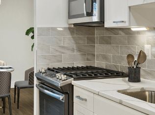 320 23rd St S APT 903, Arlington, VA 22202