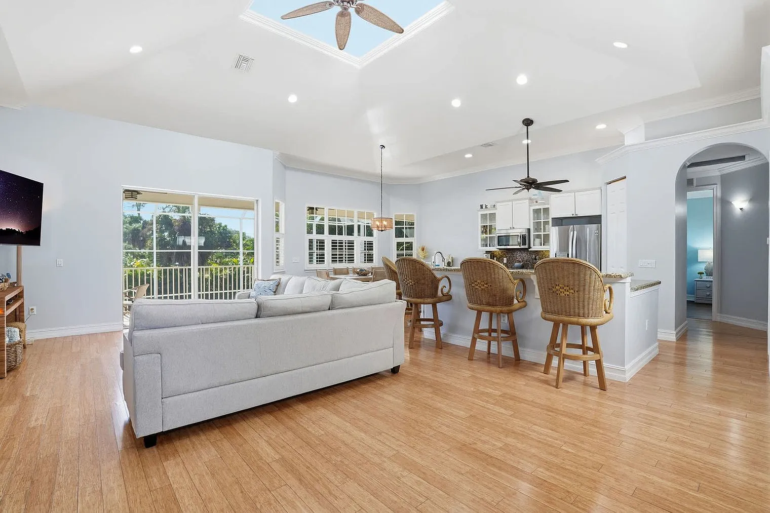 5 bed, 3.0 bath, 3110 sqft, $13,914 — Photo 3