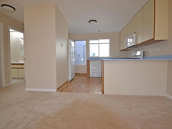 5th image of 1916 Page St APT 3