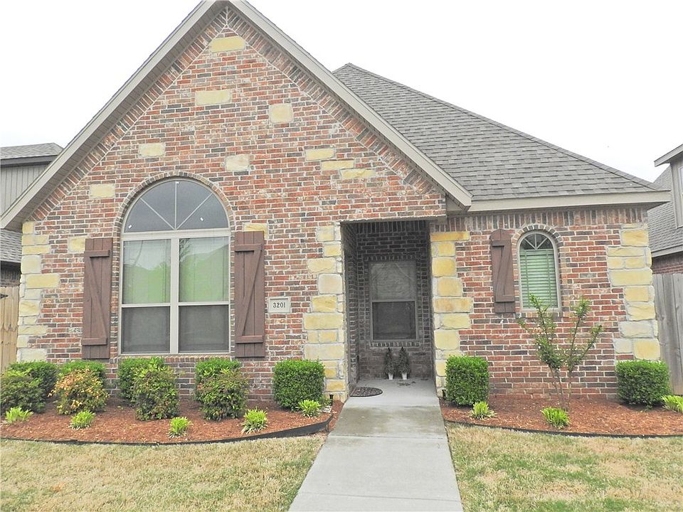 1st image of 3201 SW Warberry Ave