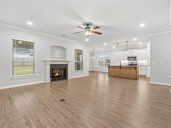5th image of 701 Tiger Eye Ave