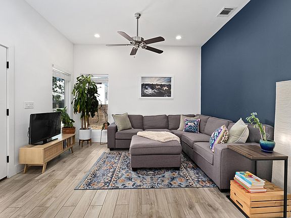 3rd image of 5502 Avenue F #B