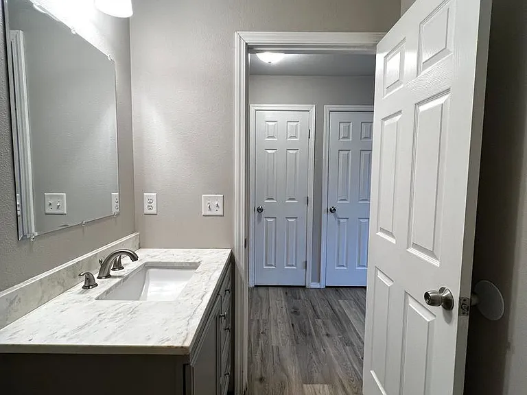 1320 S 13th Ave — Photo 14