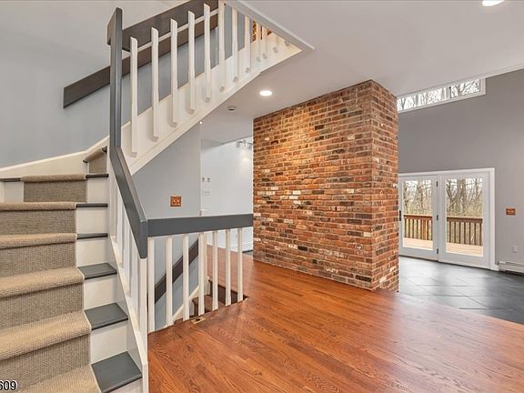 4th image of 908 Ravine Road