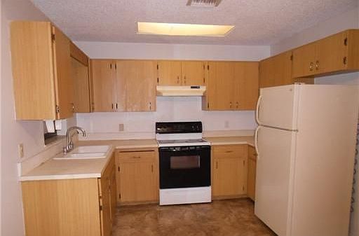 Home For Sale In Lakewood Park