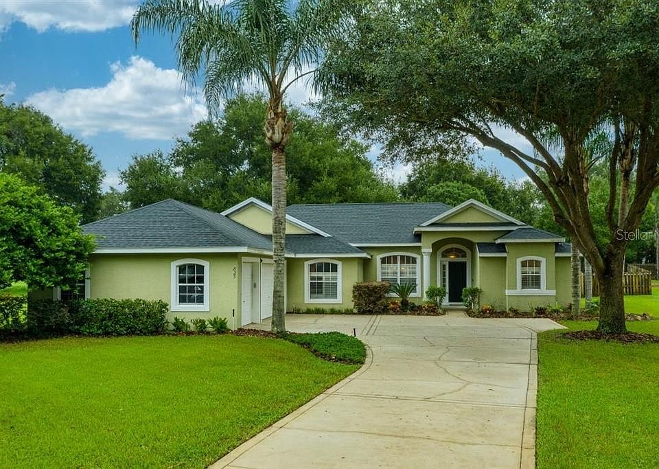 1st image of 825 Club Hills Dr