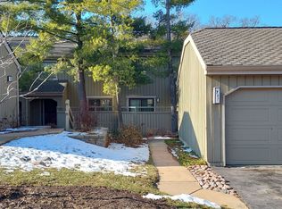 787 Oak Hill Rd #467, Barrington, IL 60010